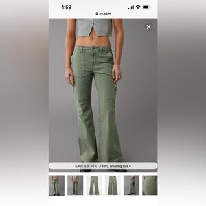 AE Snappy Stretch Low-Rise Baggy Flare Pant